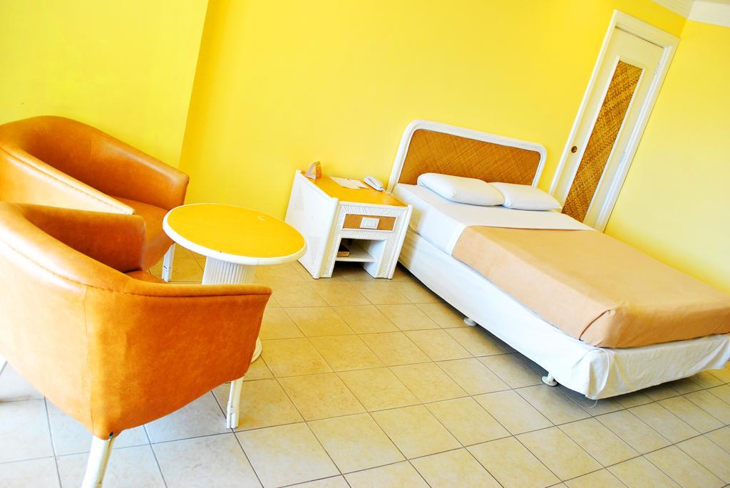 Leyte Park Resort Hotel Таклобан Номер фото