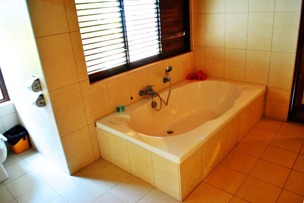 Leyte Park Resort Hotel Таклобан Номер фото