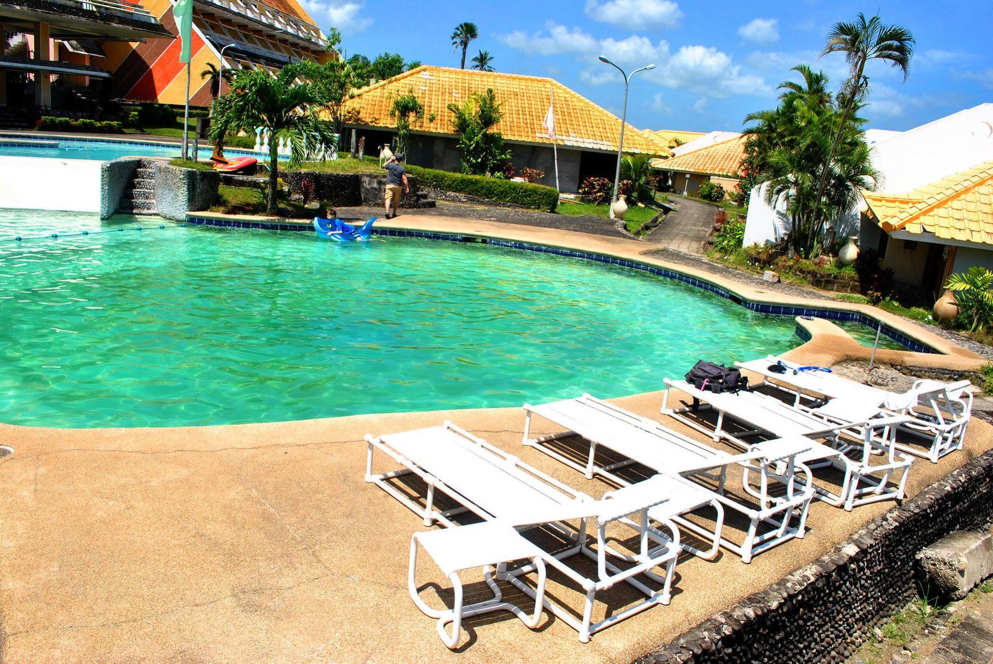 Leyte Park Resort Hotel Таклобан Экстерьер фото
